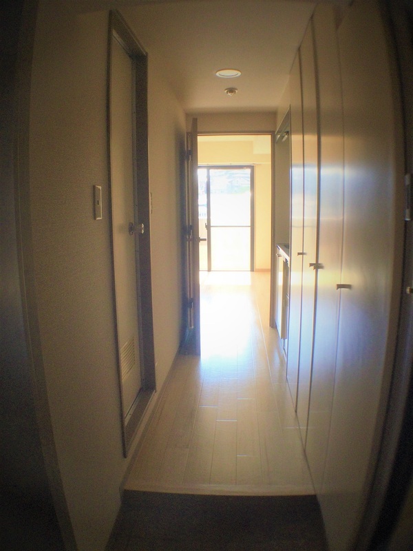 白楽六恵館の玄関写真