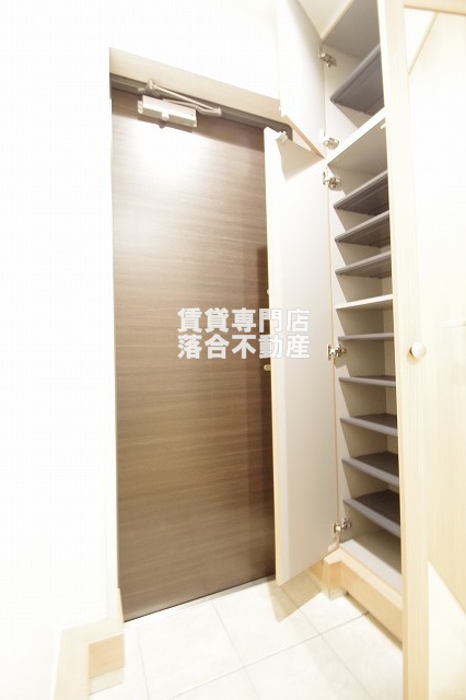 収納　天井高シューズ収納