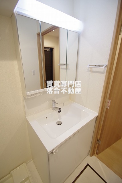 洗面設備　独立洗面化粧台付き
