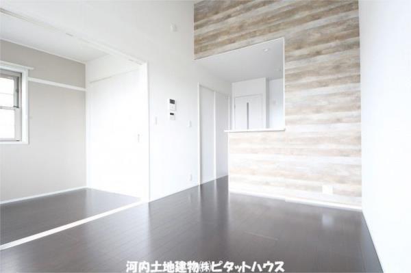 居室・リビング　同仕様・反転間取り．２帖