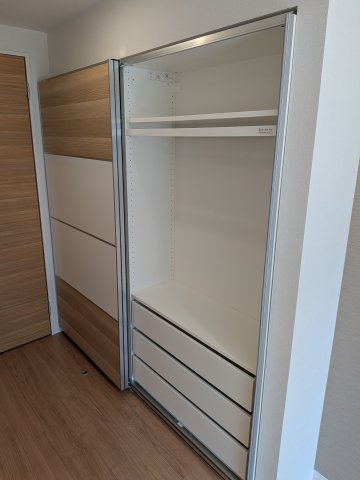 収納　お洋服もたくさんしまえます