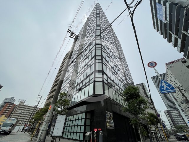 建物外観　W.O.B.NISHIUMEDA　夜の外観
