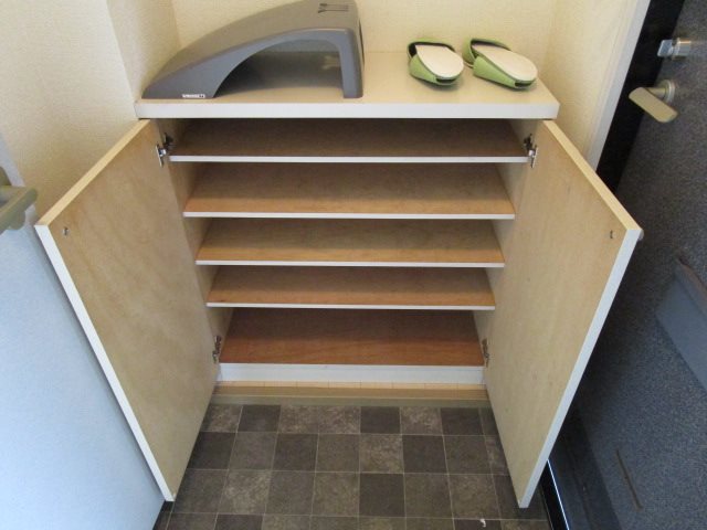 玄関　※写真は別部屋のものです。（参考）