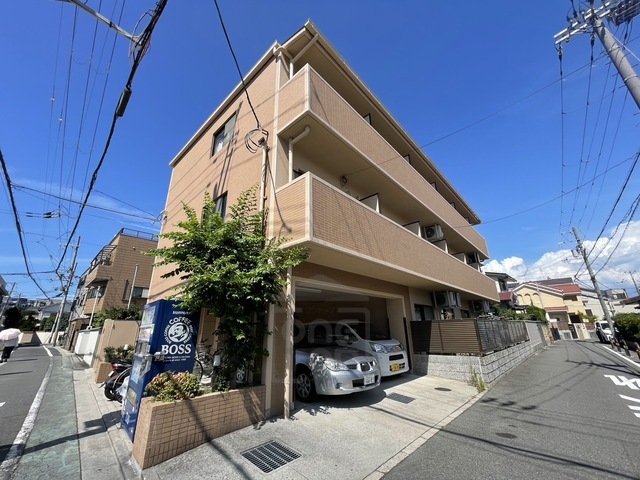 建物外観　重厚感ある建物でございます。