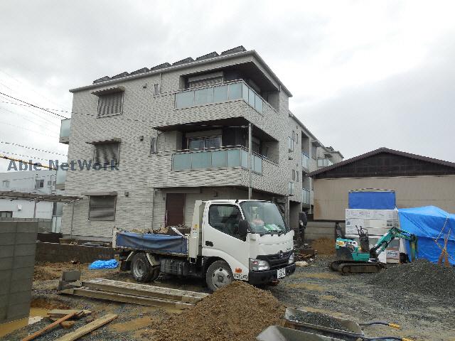ＪＲ東海道本線 豊橋駅 バス乗車時間：12分 最寄りバス停で下車 徒歩7分 3階建 築12年の外観写真