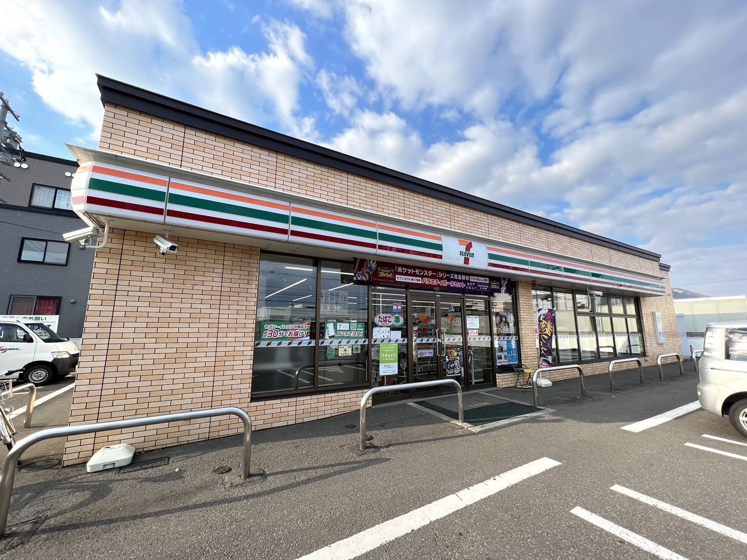 コンビニ　セブンイレブン札幌西町南13丁目店（コンビニ）まで158m