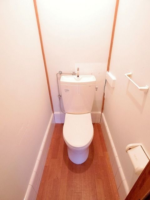 ＪＲ中央線 立川駅 徒歩20分 2階建 築51年のトイレ写真