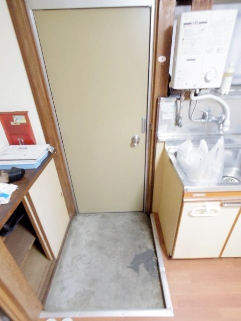 ＪＲ中央線 立川駅 徒歩20分 2階建 築51年の玄関写真