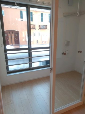 バルコニー　雨の日でも安心のサンルームです