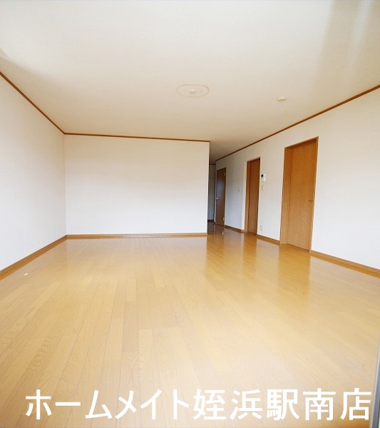 居室・リビング　★角部屋で明るいお部屋です♪★