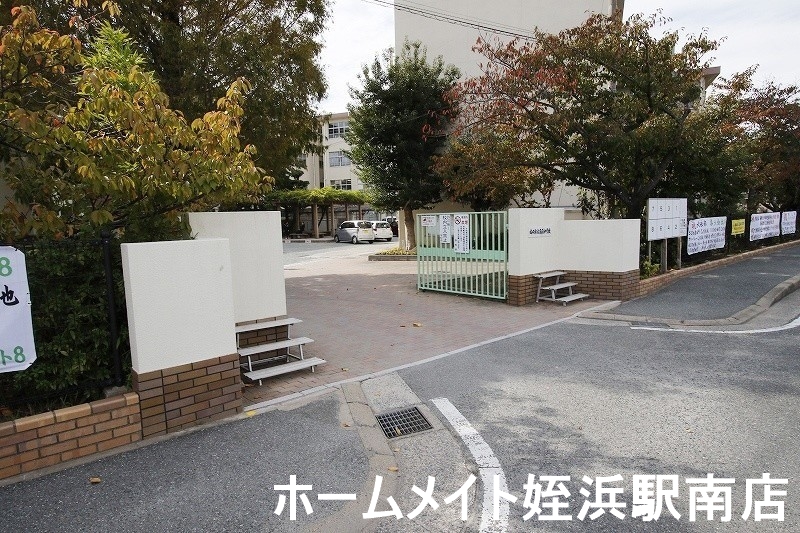 中学校　高取中学校（中学校）まで697m