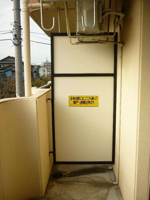 ＪＲ東海道本線 平塚駅 バス乗車時間：10分 最寄りバス停で下車 徒歩2分 3階建 築24年の内装写真