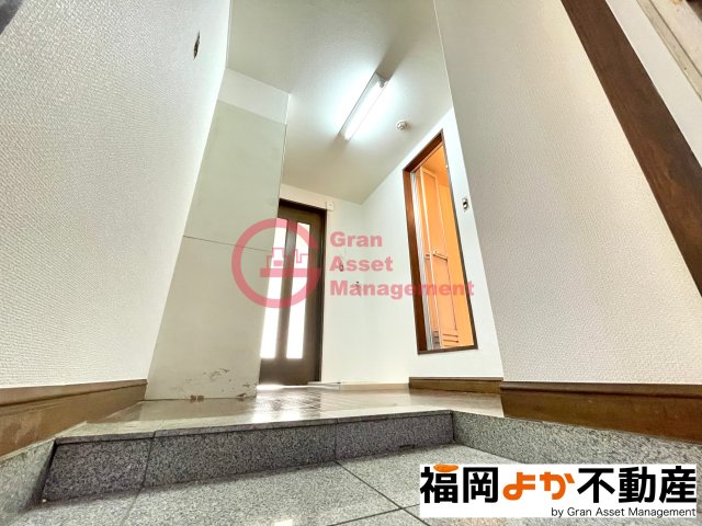 玄関　【福岡よか不動産】落ち着いた玄関です