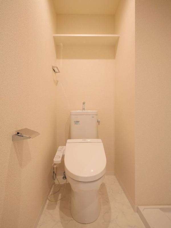 小田急線 東北沢駅 徒歩5分 4階建 築10年のトイレ写真