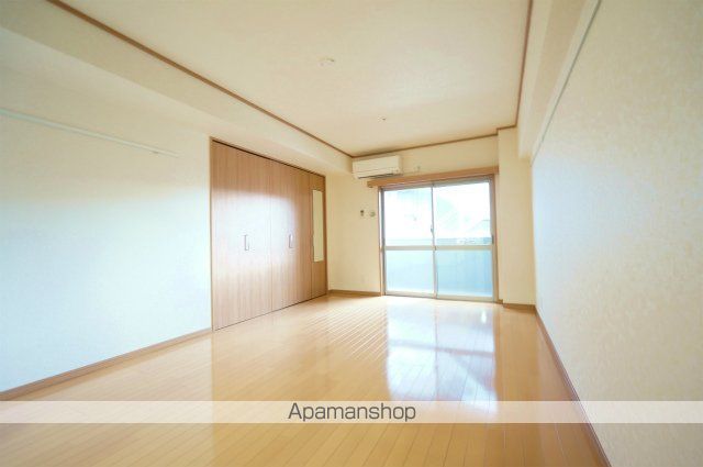 ＪＲ鹿児島本線 博多駅 徒歩5分 15階建 築13年の居間写真