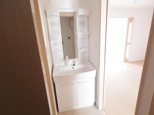 洗面設備　使いやすい洗面所です