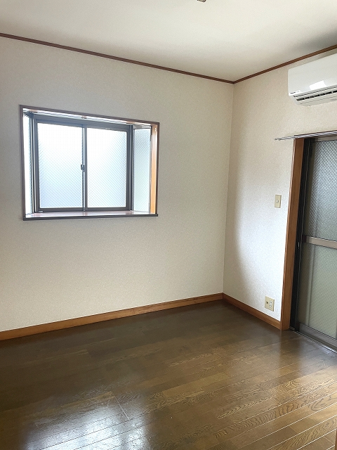 定期借家 2階 カーサ和弘 Mの居間写真