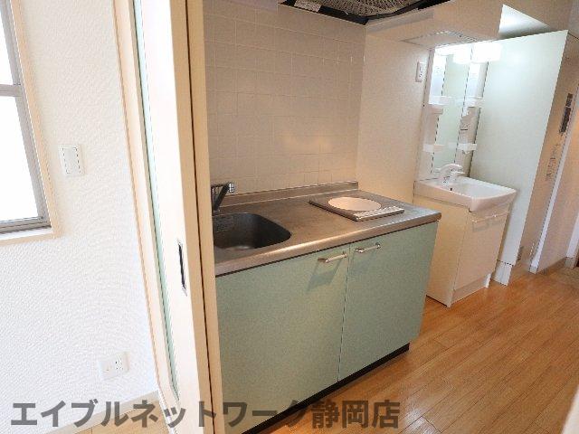 【静岡市葵区研屋町のマンションのキッチン】