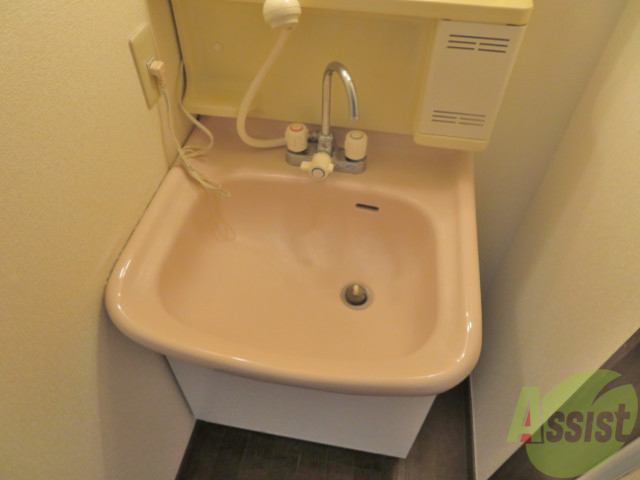 洗面設備　洗面は独立になっているので忙しい朝もばっちりですね。