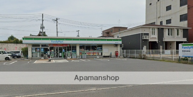 コンビニ　ファミリーマート（コンビニ）まで1675m