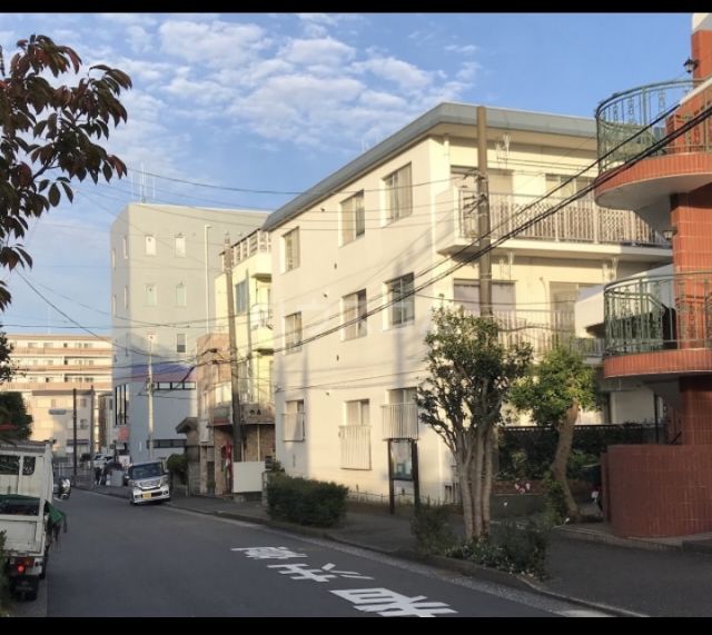 横須賀市三春町のマンションの建物外観