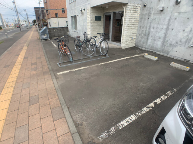 【札幌市北区新琴似十一条のマンションの駐車場】