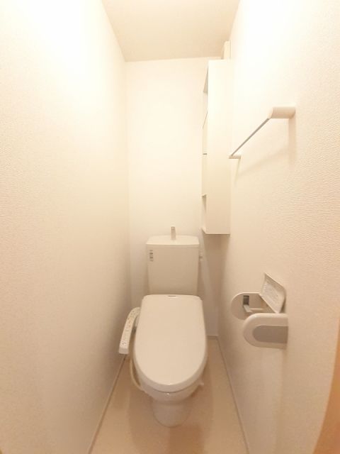【三条市月岡のアパートのトイレ】