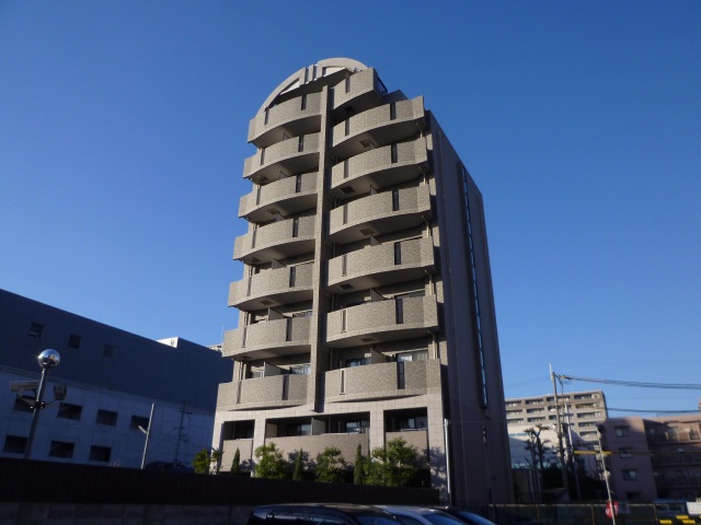 八尾市桜ヶ丘のマンションの建物外観