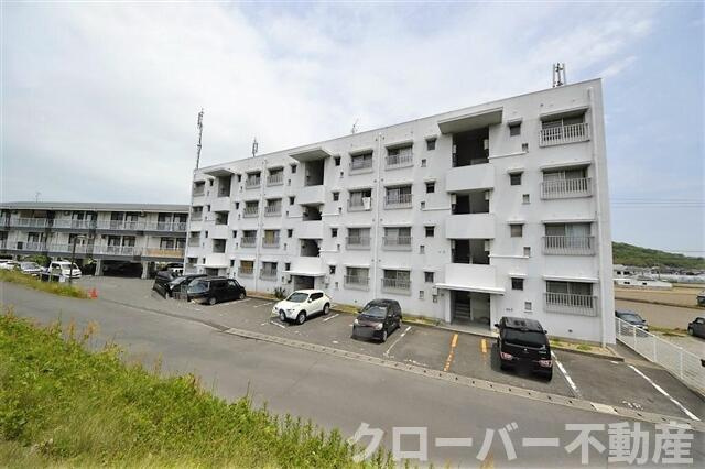 【丸亀市飯野町東二のマンションの駐車場】