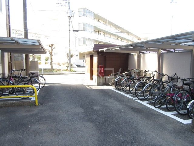 コスモス町田の駐車場