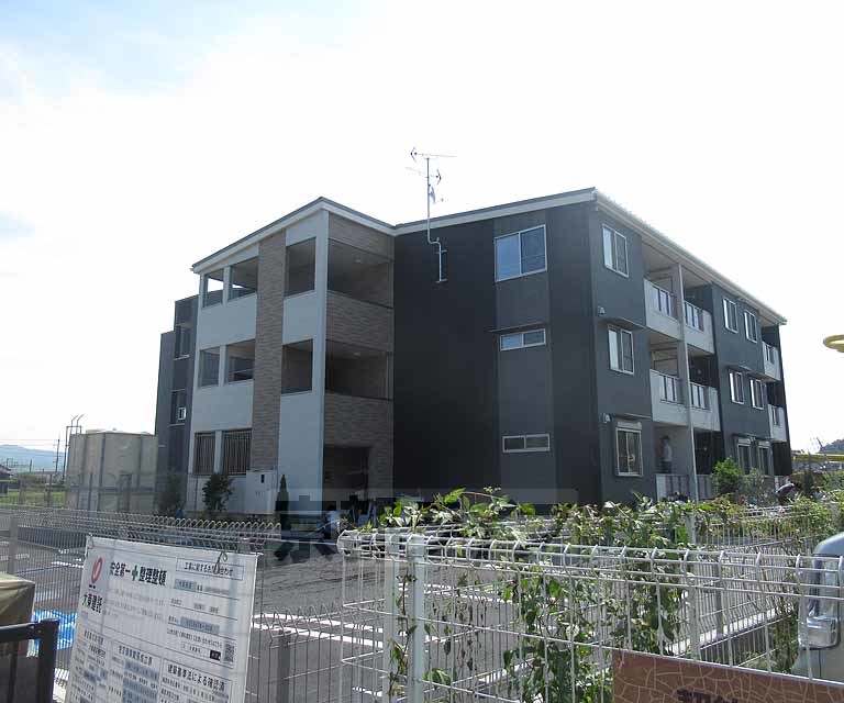 京田辺市宮津佐牙垣内のアパートの建物外観