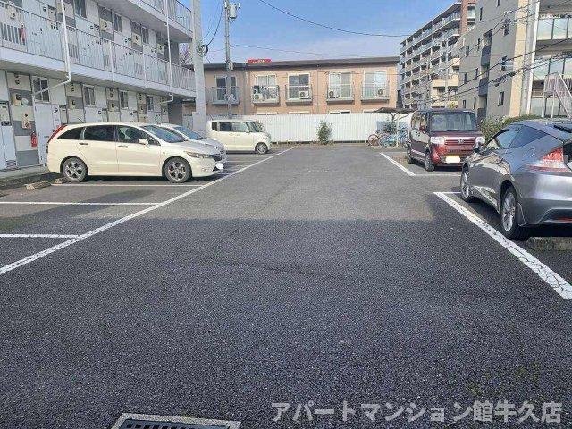 【レオパレスカネエーズ吾妻の駐車場】