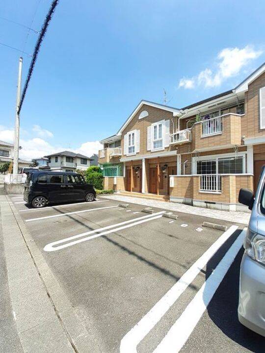 【東温市田窪のアパートの駐車場】