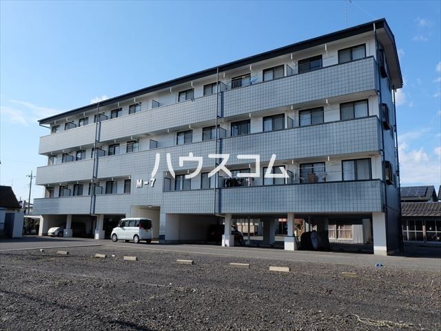 下野市文教のマンションの建物外観