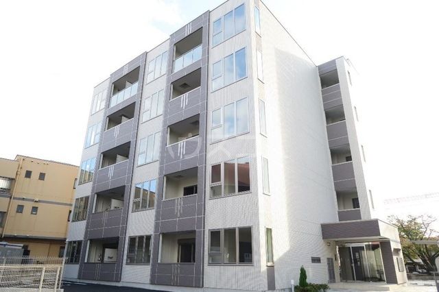 福岡市早良区小田部のマンションの建物外観