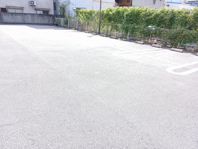 【姫路市広畑区長町のアパートの駐車場】