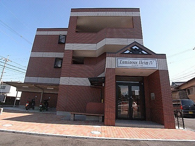 相楽郡精華町大字植田のマンションの建物外観