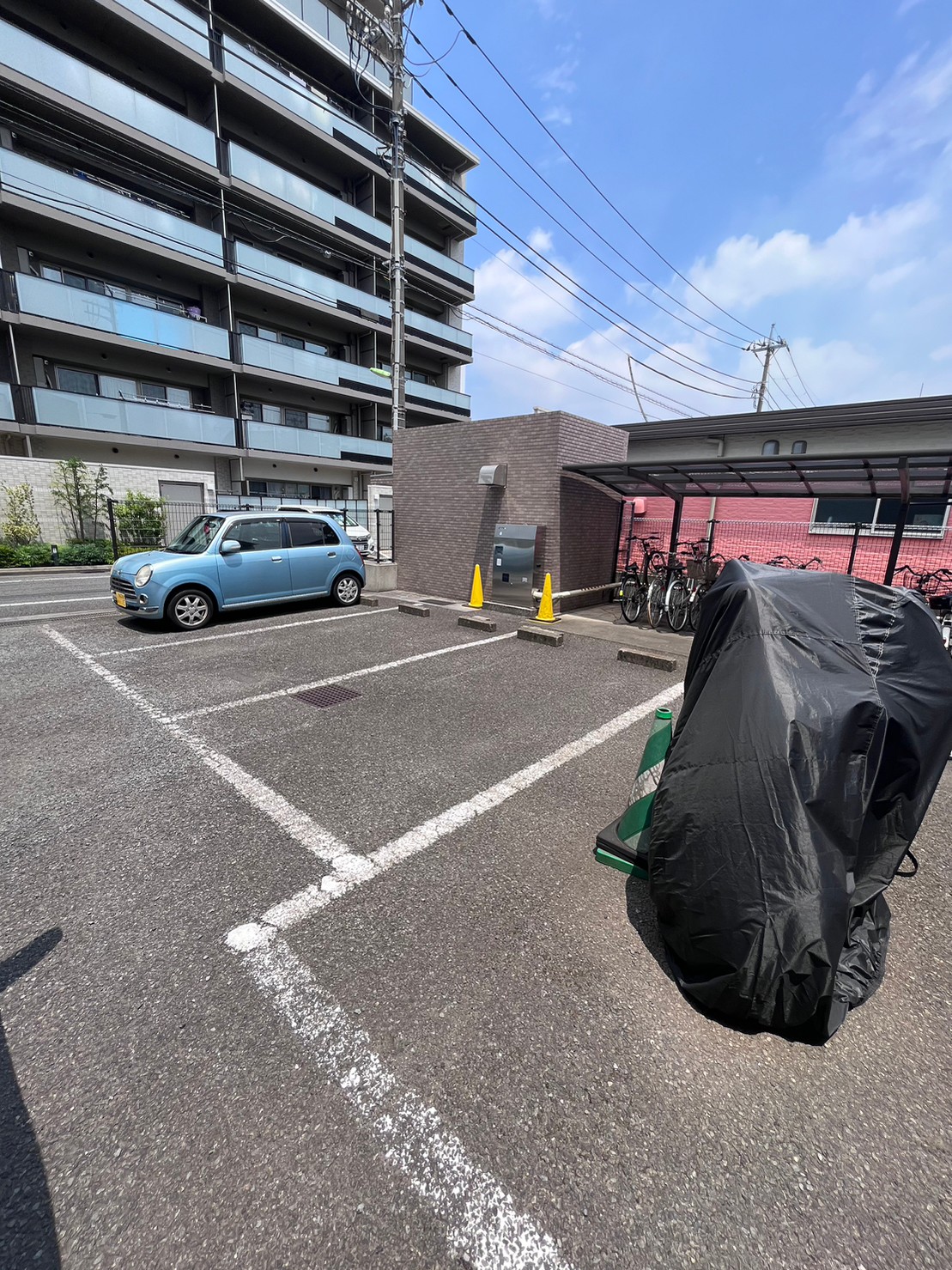 【世田谷区千歳台のマンションの駐車場】