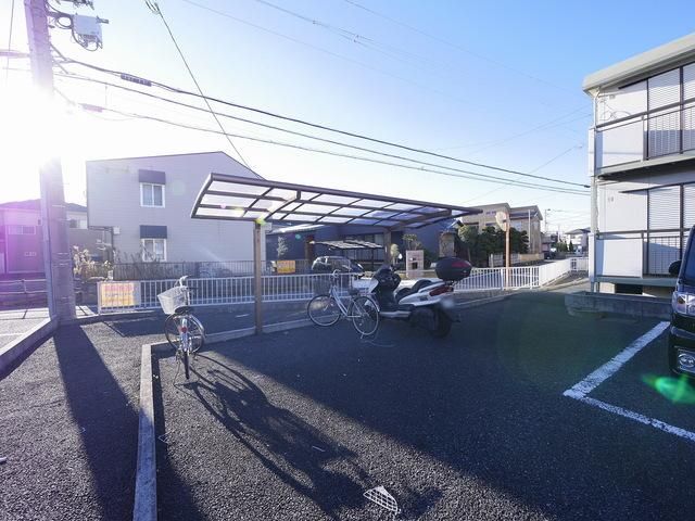 【草加市青柳のアパートの駐車場】