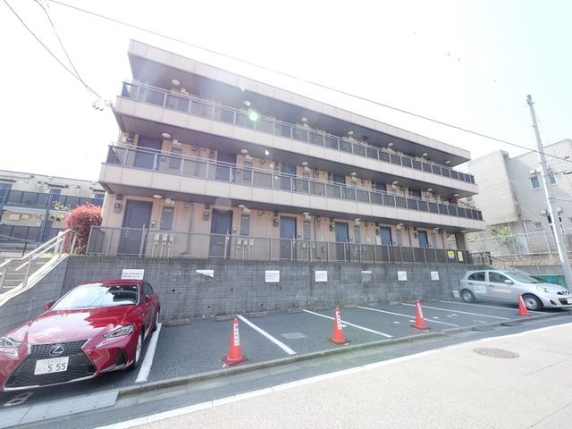 八王子市南大沢のマンションの建物外観