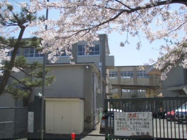 【京都市右京区太秦前ノ田町のマンションの小学校】