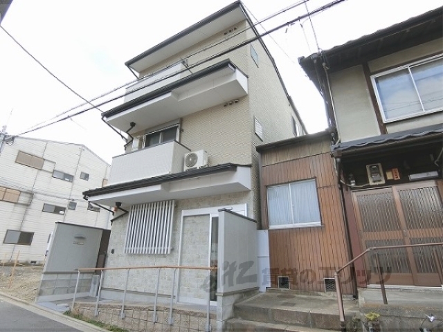 京都市南区戒光寺町のマンションの建物外観