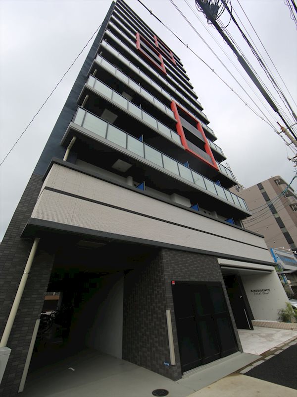 【名古屋市熱田区五番町のマンションの建物外観】