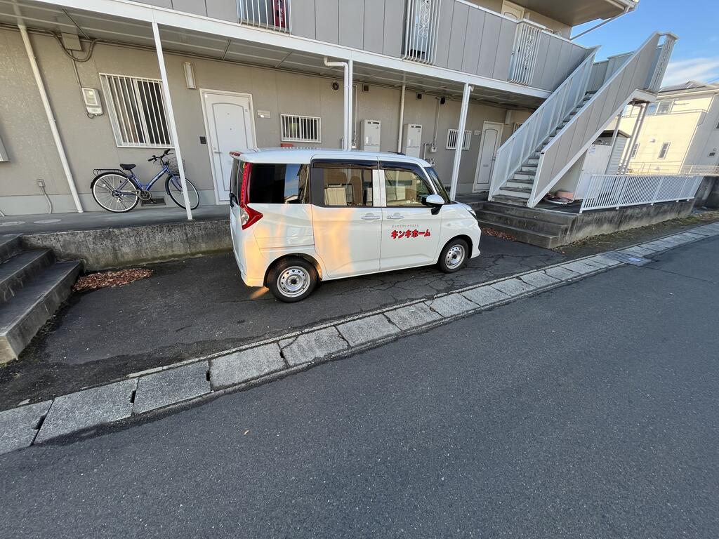 【ユリエールの駐車場】