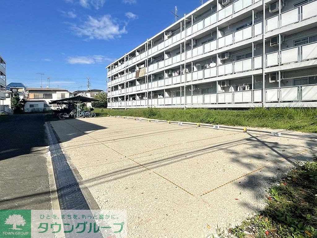 【ビレッジハウス郷地7号棟 (404号室)の駐車場】