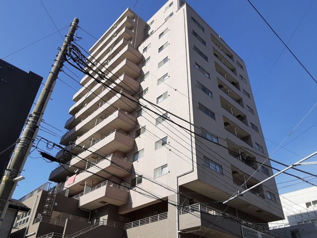 横須賀市日の出町のマンションの建物外観