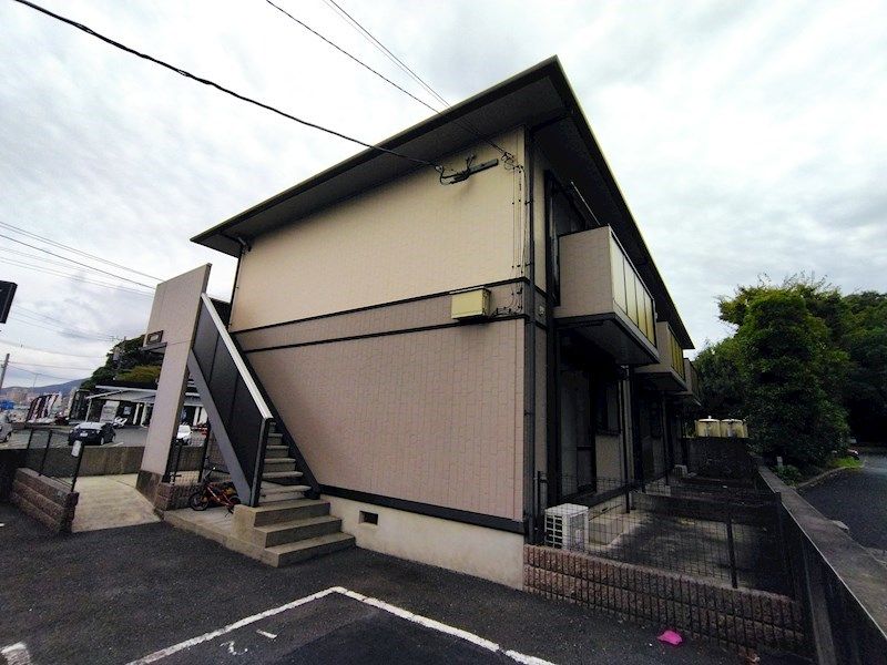 【北九州市八幡西区瀬板のアパートの建物外観】