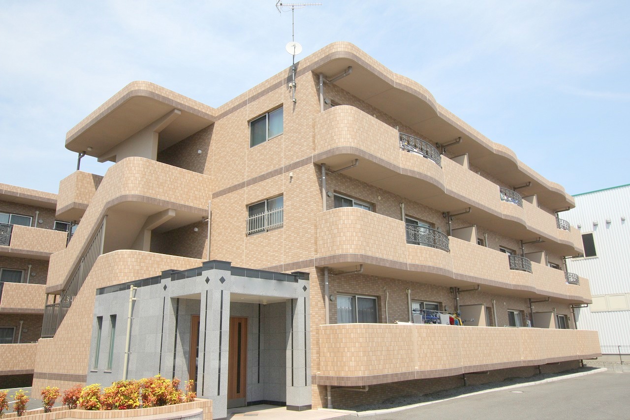 岡山市北区北長瀬表町のマンションの建物外観