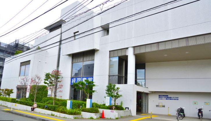 【横浜市緑区十日市場町のマンションの図書館】