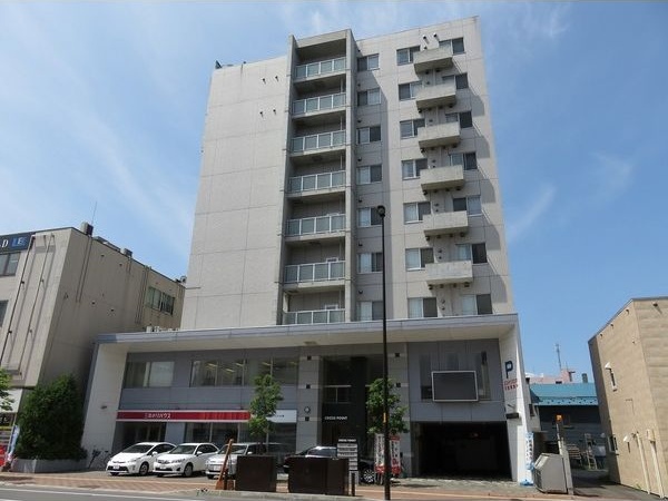 【札幌市北区北二十条西のマンションの建物外観】